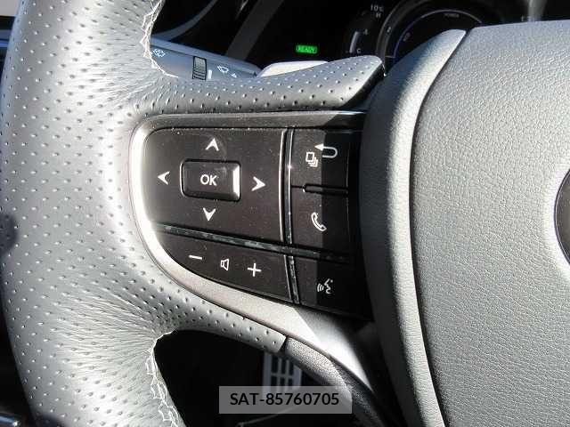 Lexus ES 2023-04 3674368-11