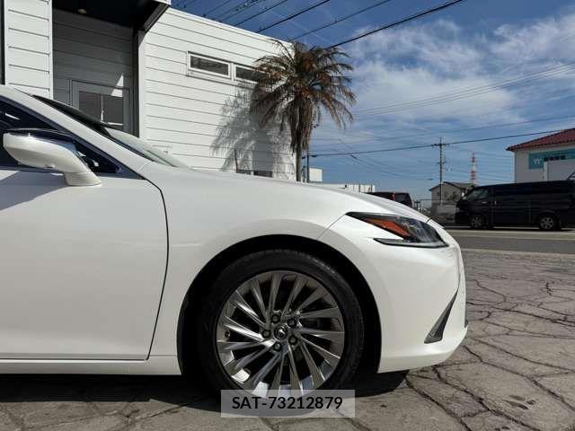 Lexus ES 2019-01 3771310-15