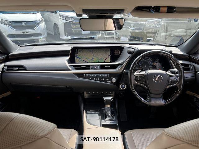 Lexus ES 2021-01 3771320-12
