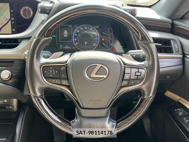 Lexus ES 2021-01 3771320-13
