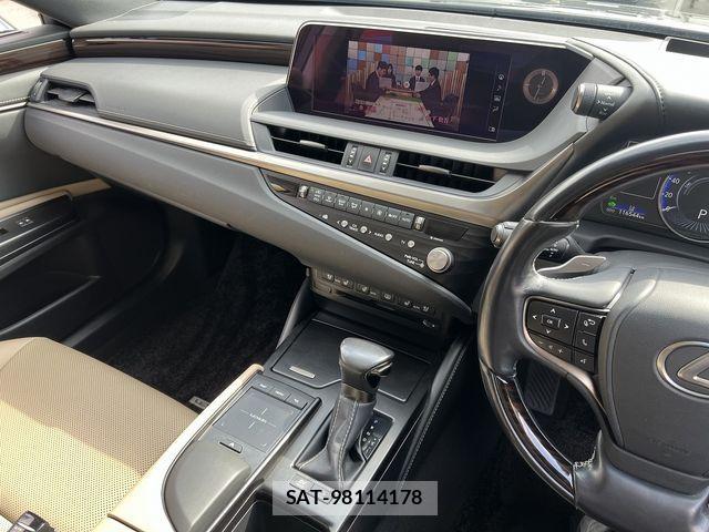 Lexus ES 2021-01 3771320-19