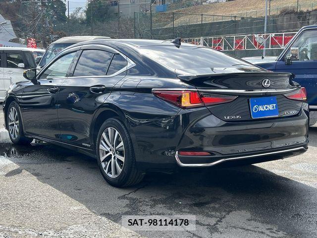 Lexus ES 2021-01 3771320-5