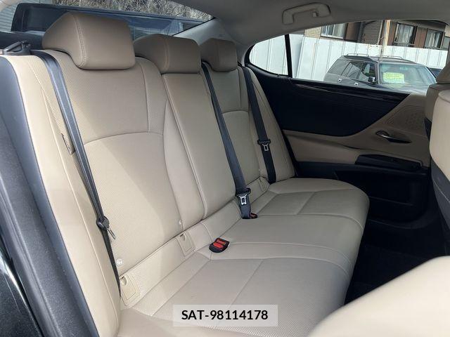 Lexus ES 2021-01 3771320-8
