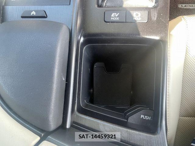 Lexus ES 2021-04 3833270-12