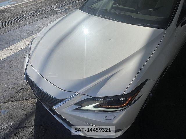 Lexus ES 2021-04 3833270-19