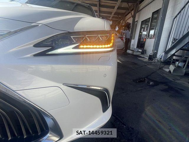 Lexus ES 2021-04 3833270-27