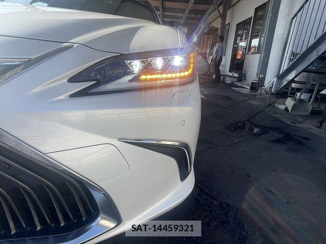 Lexus ES 2021-04 3833270-28