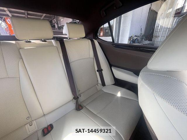 Lexus ES 2021-04 3833270-29