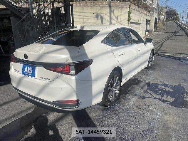 Lexus ES 2021-04 3833270-5