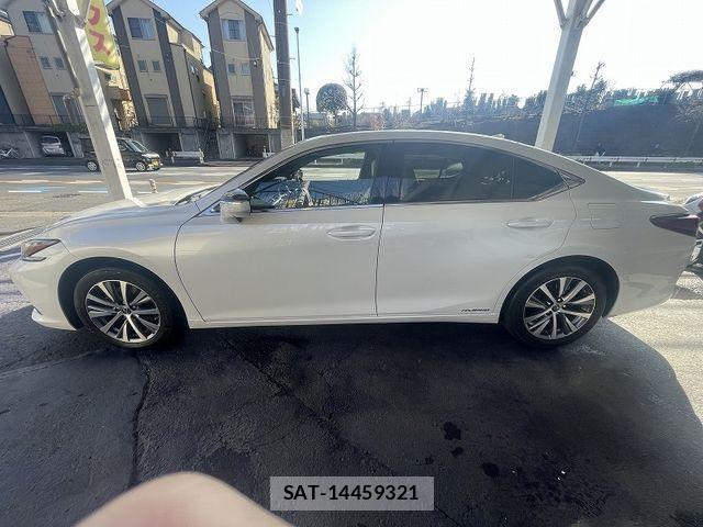 Lexus ES 2021-04 3833270-7