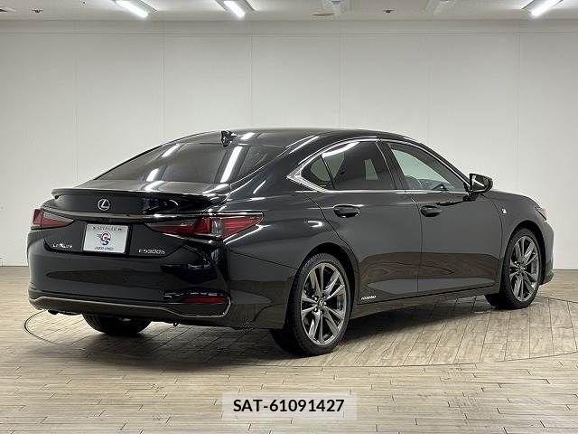 Lexus ES 2019-01 4139841-15