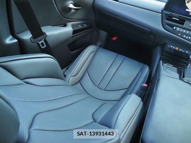 Lexus ES 2022-07 4326133-28