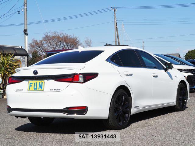 Lexus ES 2022-07 4326133-4