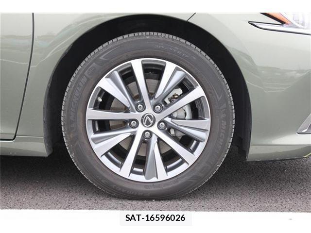 Lexus ES 2019-04 4595354-12