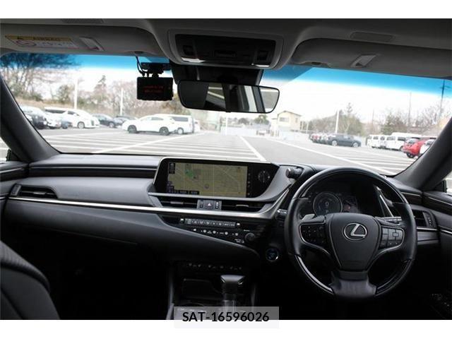 Lexus ES 2019-04 4595354-16