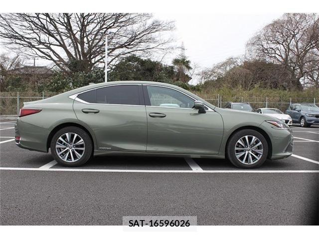 Lexus ES 2019-04 4595354-7