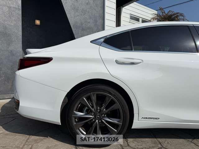 Lexus ES 2019-04 4754982-14