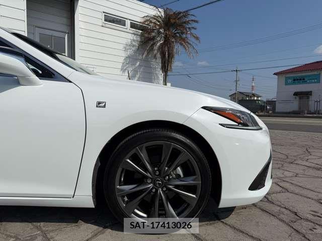 Lexus ES 2019-04 4754982-15