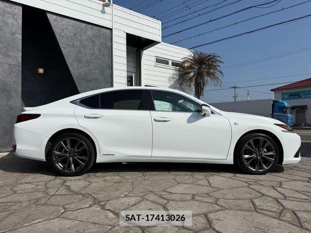 Lexus ES 2019-04 4754982-16