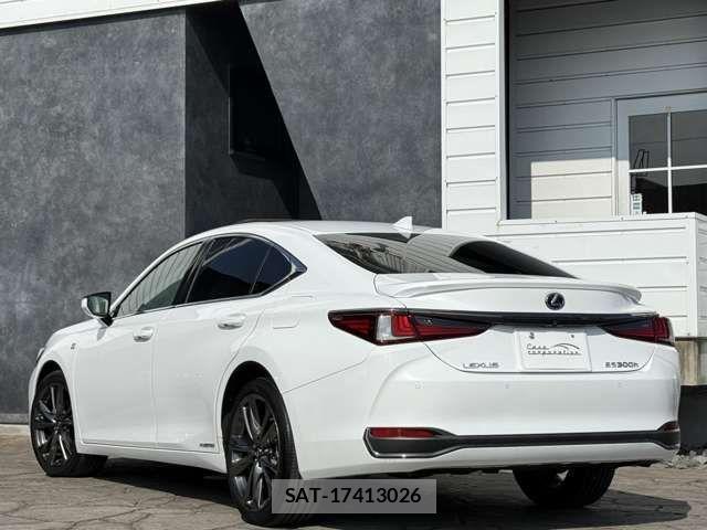 Lexus ES 2019-04 4754982-17