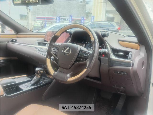 Lexus ES 2021-02 4964057-6