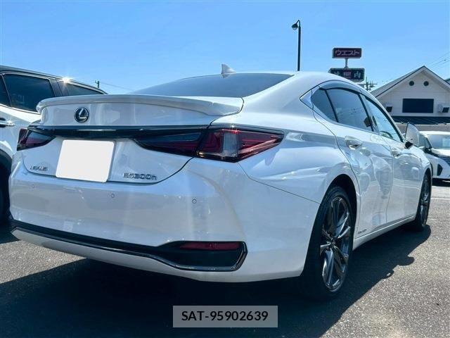 Lexus ES 2021-06 4964008-2