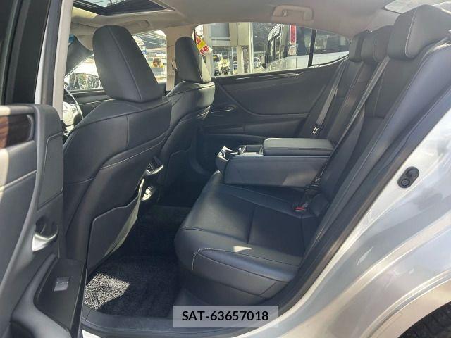 Lexus ES 2019-12 6003107-21