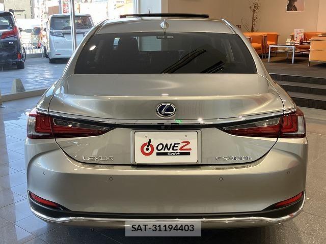 Lexus ES 2019-08 6612776-11