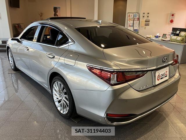 Lexus ES 2019-08 6612776-13