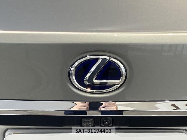 Lexus ES 2019-08 6612776-16