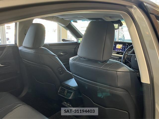 Lexus ES 2019-08 6612776-27
