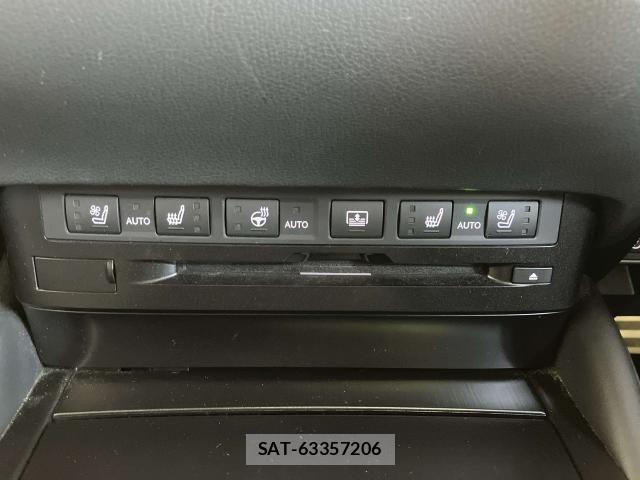 Lexus ES 2019-08 6612778-13