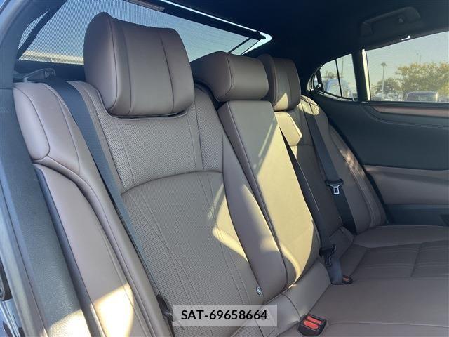 Lexus ES 2023-12 6682723-23