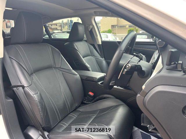 Lexus ES 2019-01 6716498-7