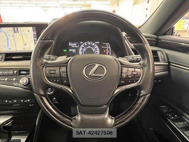 Lexus ES 2021-05 6815678-10