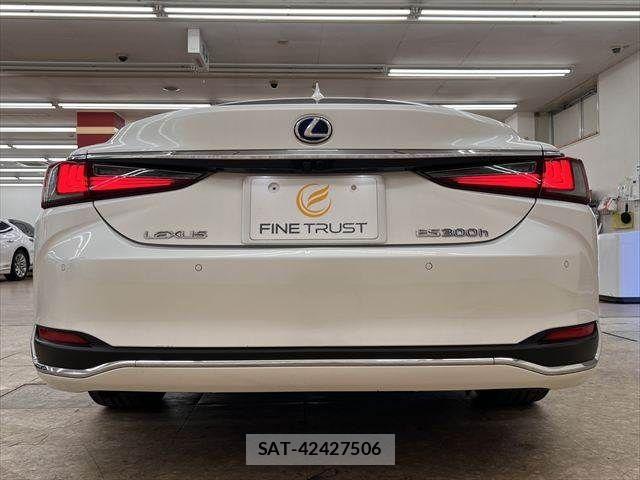 Lexus ES 2021-05 6815678-16