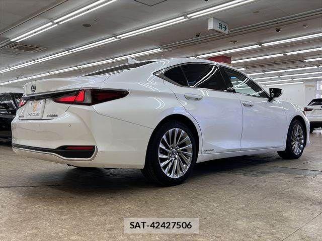Lexus ES 2021-05 6815678-17