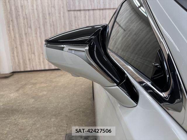 Lexus ES 2021-05 6815678-23
