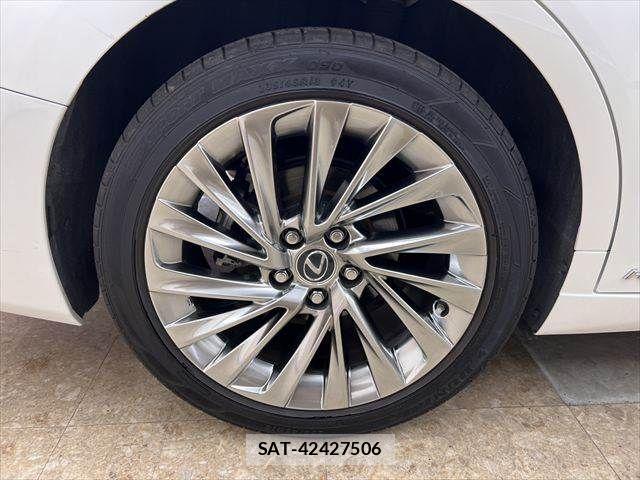 Lexus ES 2021-05 6815678-24