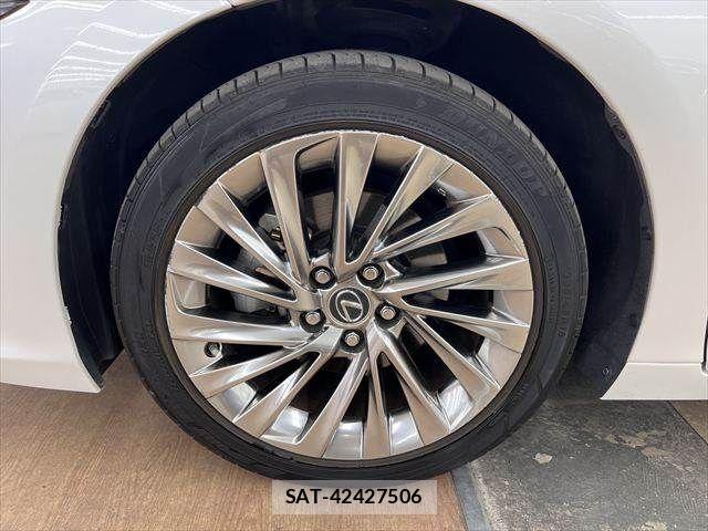 Lexus ES 2021-05 6815678-26