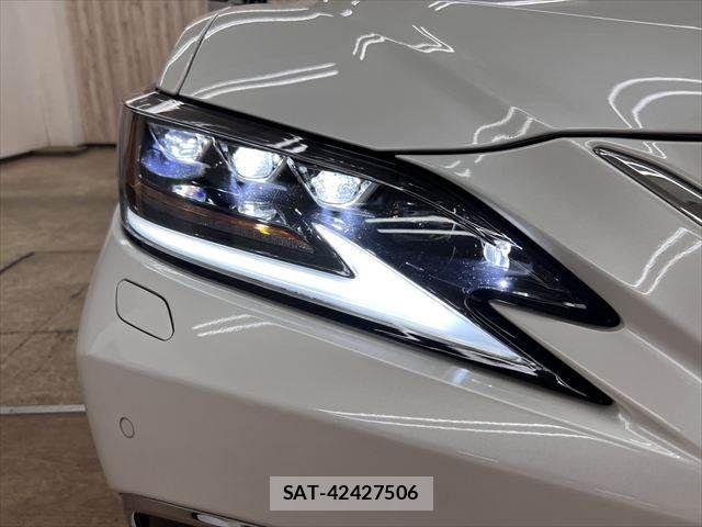 Lexus ES 2021-05 6815678-27