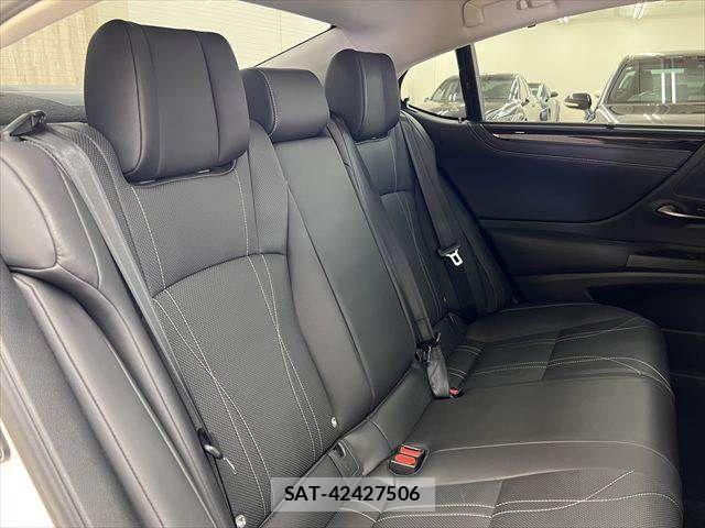 Lexus ES 2021-05 6815678-8