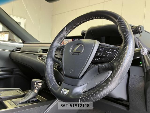 Lexus ES 2019-03 6907646-13