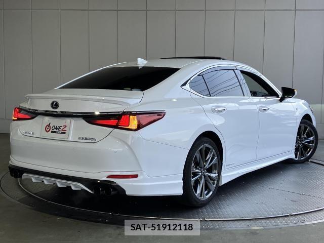 Lexus ES 2019-03 6907646-1