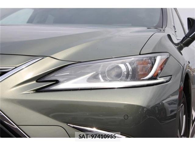 Lexus ES 2019-02 6994980-12
