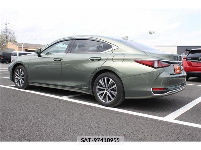 Lexus ES 2019-02 6994980-15
