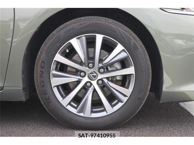 Lexus ES 2019-02 6994980-23
