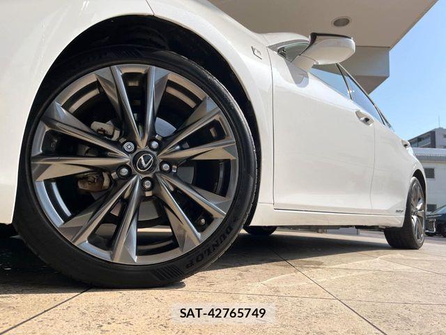Lexus ES 2019-11 7020756-12
