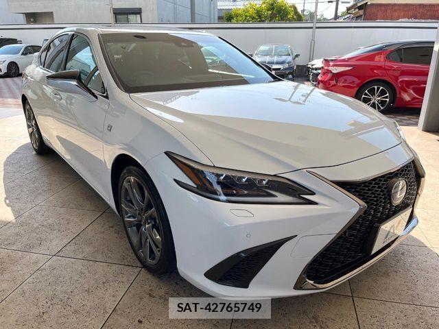 Lexus ES 2019-11 7020756-15