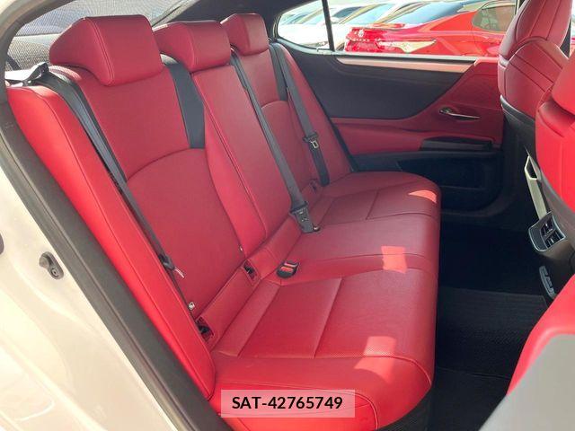 Lexus ES 2019-11 7020756-8
